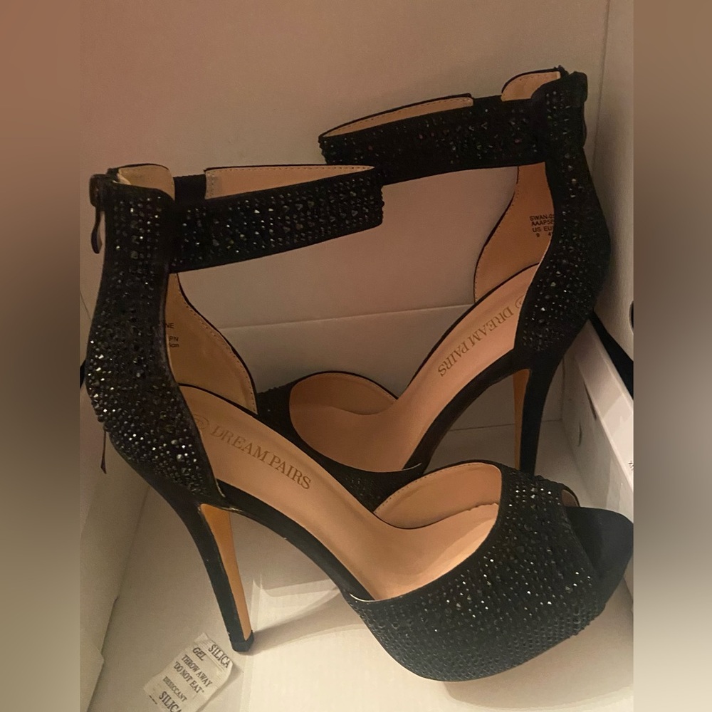 Swan Shine Black Pearl Peep Toe 5” stiletto  party heels w/ ankle strap- size 9
